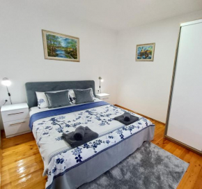 Entire house floor - 2-Bedroom Cozy & Peaceful Apartment